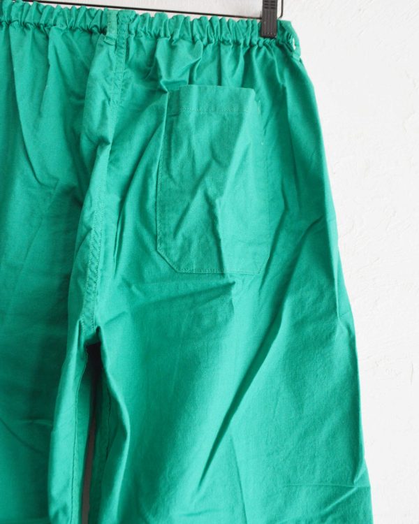 夏のスタイリングに効く一本。N.O.UN “PIN TUCK PANTS” がビタミンカラーで登場。