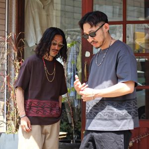 Nasngwam.らしい、抜け感のあるプリントTEE