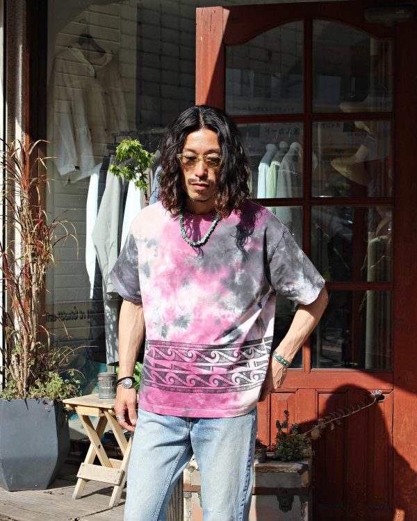 Nasngwam.らしい、抜け感のあるプリントTEE