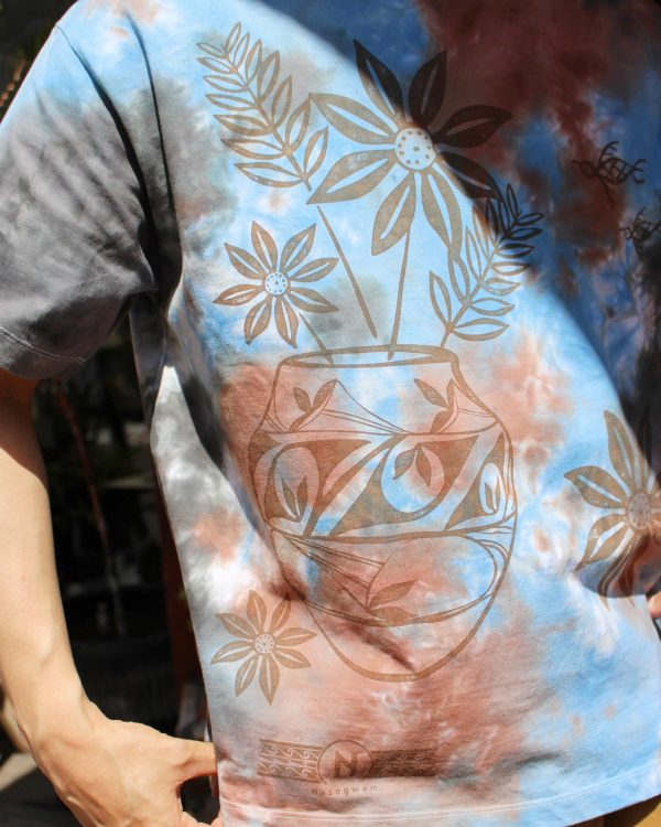 Nasngwam.らしい、抜け感のあるプリントTEE