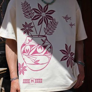 Nasngwam.らしい、抜け感のあるプリントTEE