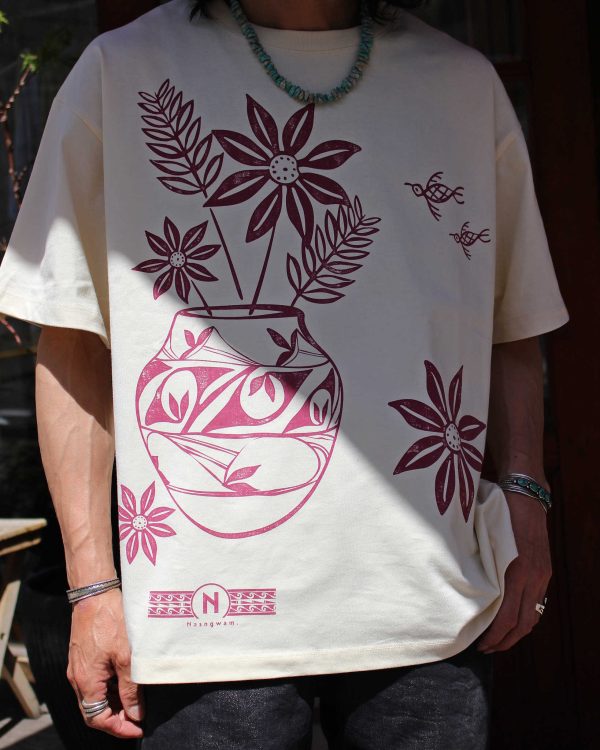 Nasngwam.らしい、抜け感のあるプリントTEE