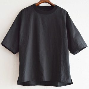 Tシャツ以上、シャツ未満。夏を快適に過ごす布帛Tシャツ