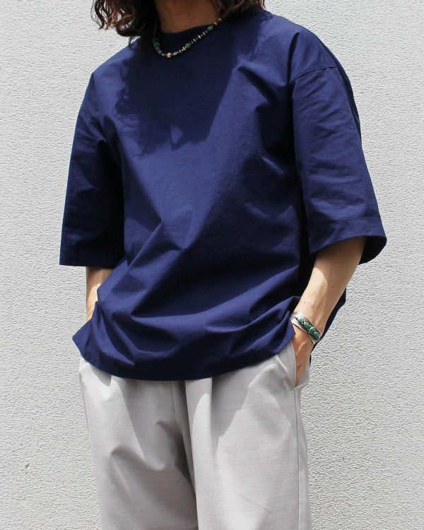 Tシャツ以上、シャツ未満。夏を快適に過ごす布帛Tシャツ