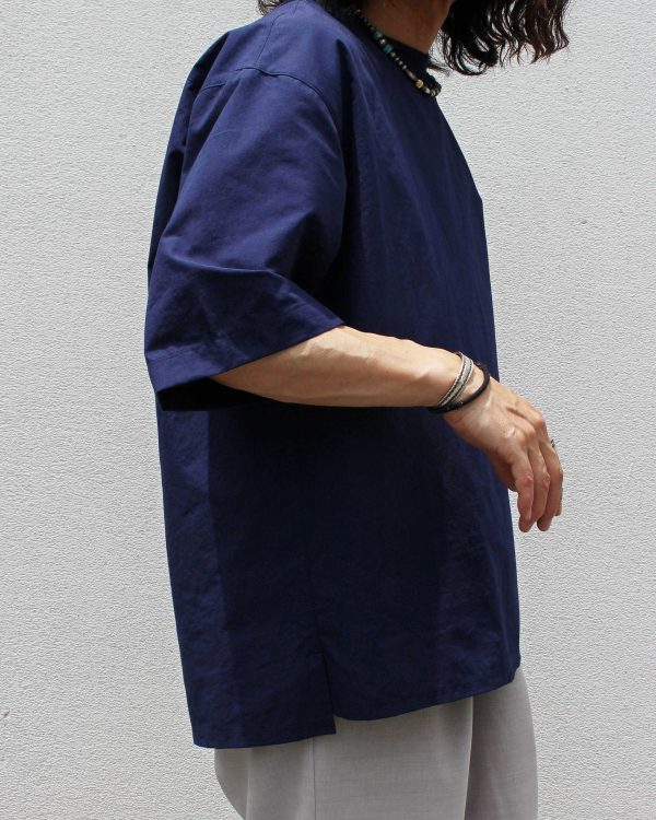 Tシャツ以上、シャツ未満。夏を快適に過ごす布帛Tシャツ