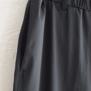 涼しいだけじゃない。街でもアウトドアでも使える機能素材セットアップ。