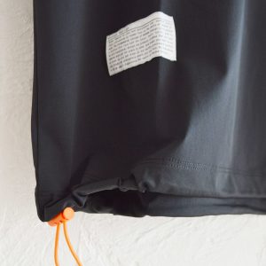 涼しいだけじゃない。街でもアウトドアでも使える機能素材セットアップ。