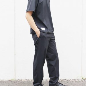 涼しいだけじゃない。街でもアウトドアでも使える機能素材セットアップ。
