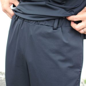 涼しいだけじゃない。街でもアウトドアでも使える機能素材セットアップ。